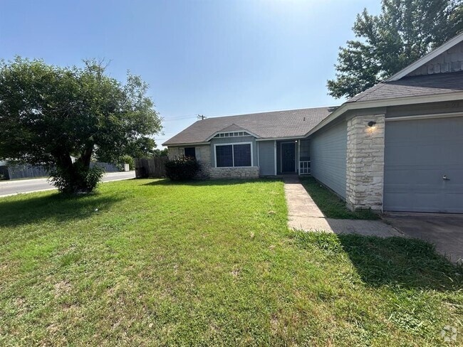 Building Photo - 521 Greenlawn Blvd Rental