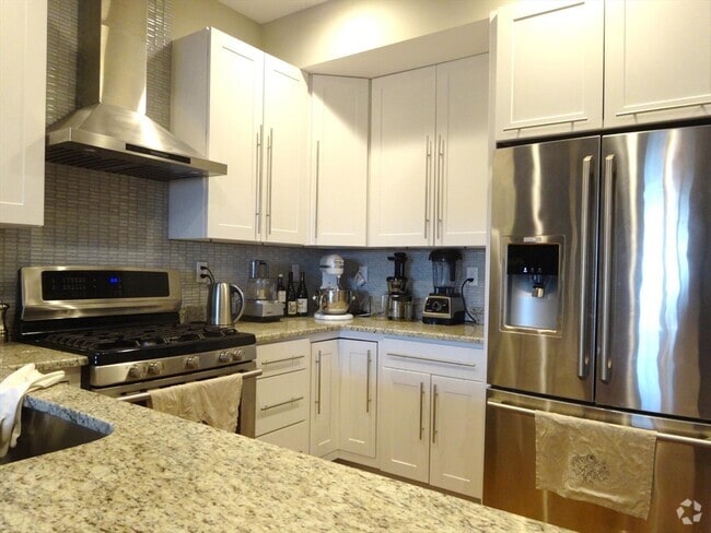 Building Photo - 380 W Broadway Unit 501 Front Rental
