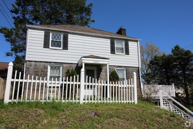 Building Photo - 102 Clinton Dr Rental