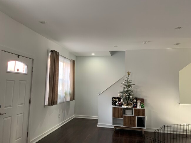 Photo - 2991 Livingston St