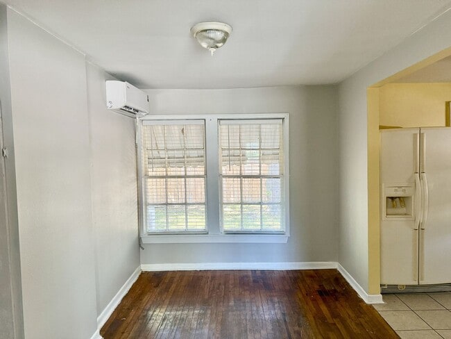 Photo - Cute Home Close to the Universities