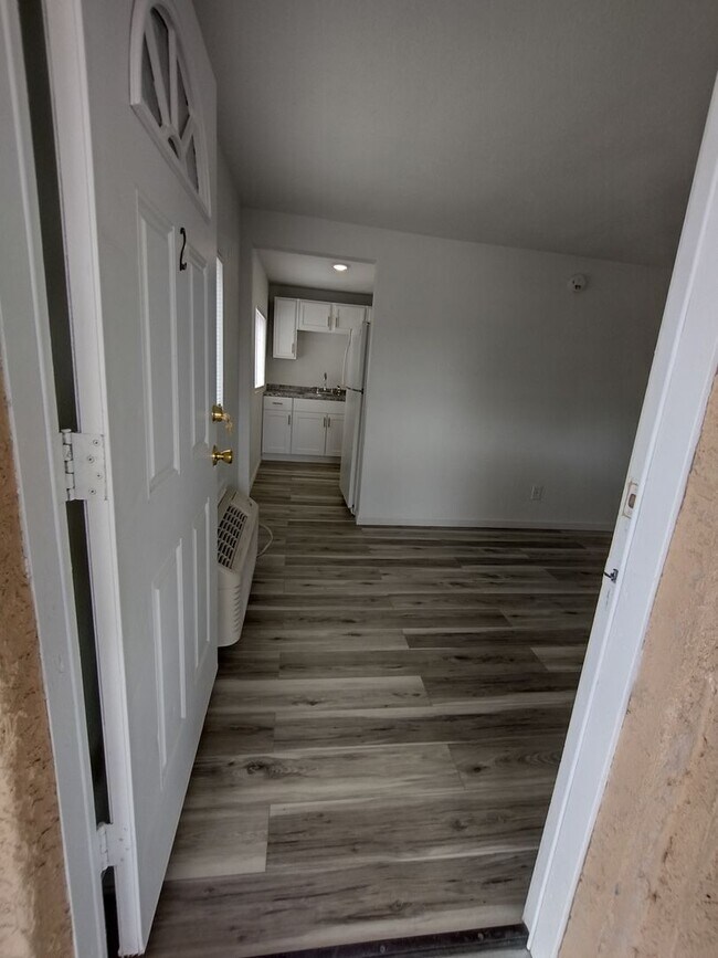 Photo - Sharp 1 Bed/1 Bath Updated Apt Unit 2