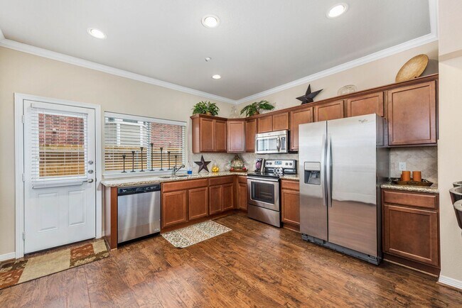 Photo - AUGUST PRE-LEASE 4bed/4.5 Lakeridge Townhome!