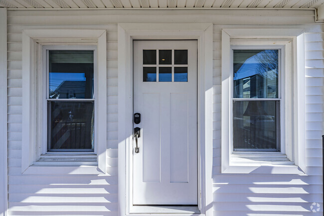 Building Photo - 320 15th Ave Unit Front House