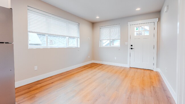 Photo - 2106 Oakes Ave Unidad C