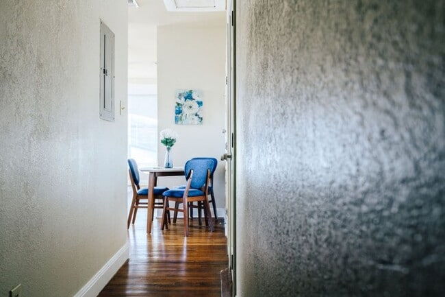 Photo - 410 E Carson St Unit 3 unfurnished