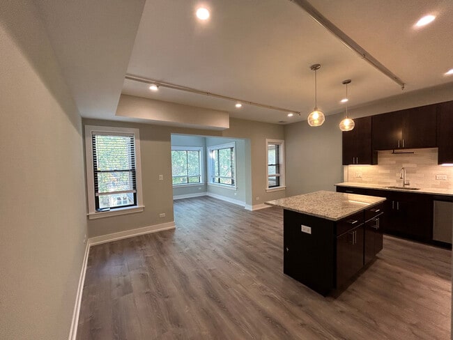 Building Photo - 1000 Crain St Unit 1134-3