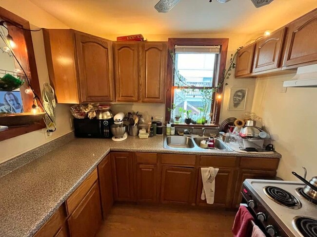 Building Photo - 177 Bridge St Unit C Rental