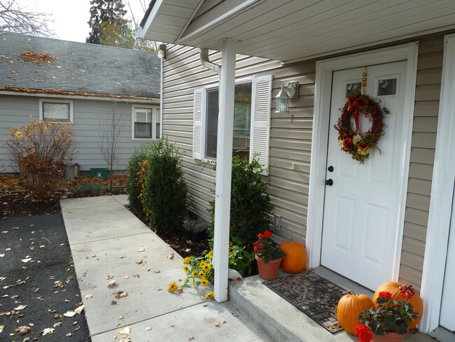 Building Photo - 513 N Jefferson St Unit 101