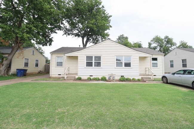 Building Photo - Beautiful Brookside duplex unit - NO PETS