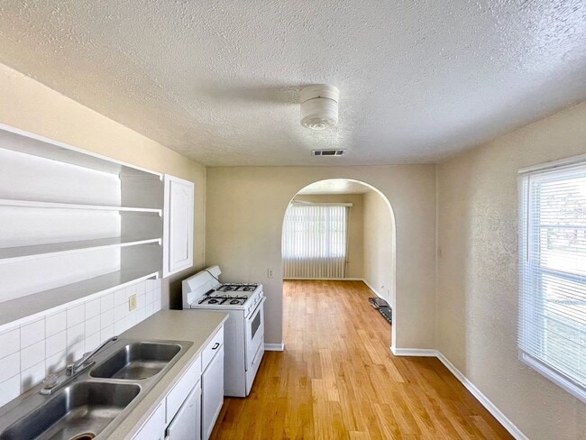 307 Collins Ave