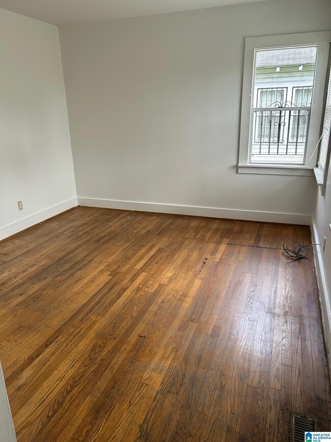 Photo - 1529 1st Ave W