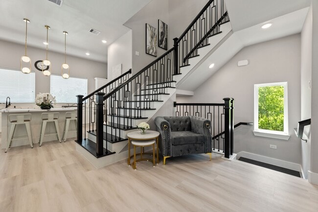 Photo - 8521 Brandon St