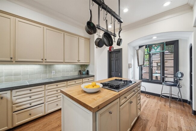 Photo - 2154 Avalon Pl