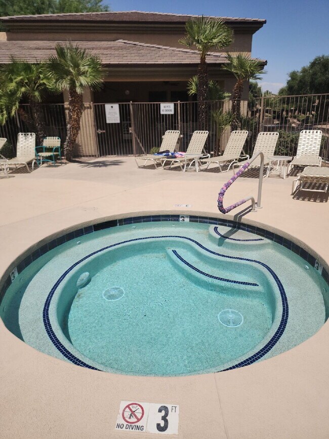 "Spacious 2-Bed Condo Retreat with 2.5 Baths in Prime Chandler Location!"