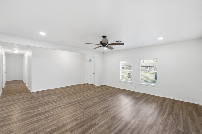 Photo - 917 Susan St