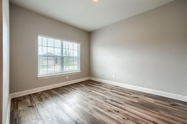 Photo - 909 Emerson Dr
