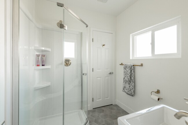 Photo - 5039 Mansfield St