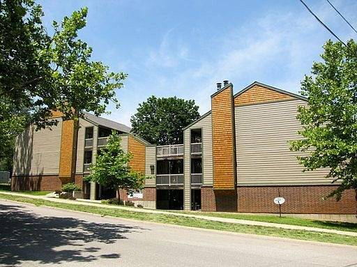 Building Photo - 1950-1960 Hunting