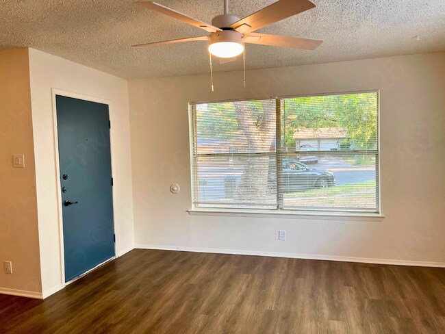 Photo - 8024 Echo Wind St Unidad 8024