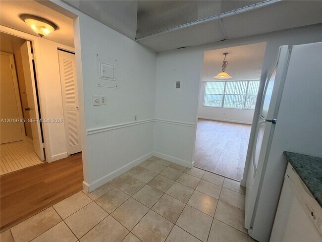 Photo - 1100 St Charles Pl Unidad 620