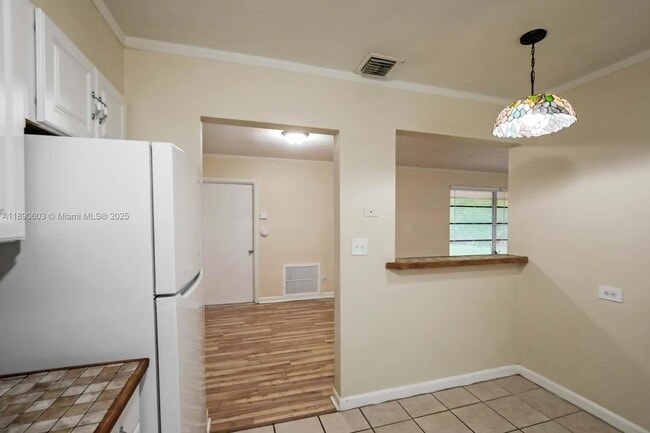Photo - 7944 Meridian St