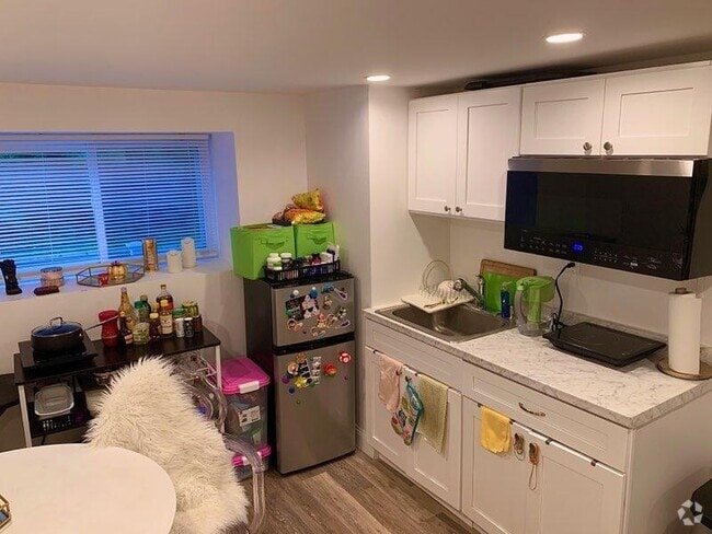 Building Photo - 52 S Border Rd Unit A Rental