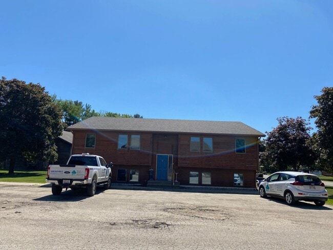 Building Photo - 5165 Cheney Dr Unit 5