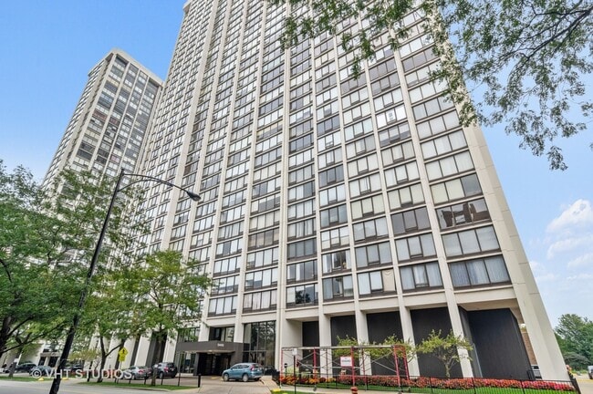 Building Photo - 5445 N Sheridan Rd Unit 3109