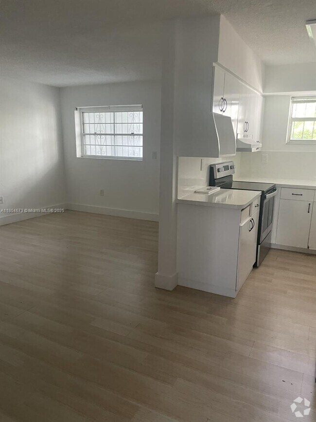 Building Photo - 2498 SW 17th Ave Unit 4105 Rental