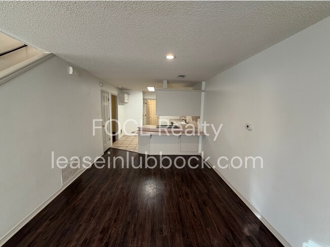 Photo - 8302 Raleigh Ave Unidad B