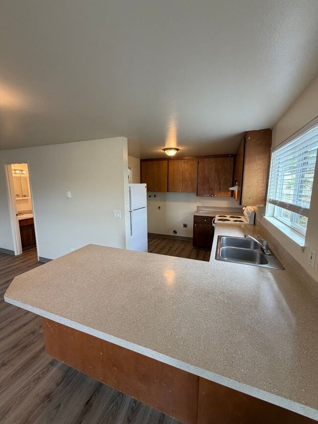 Photo - (526) Halpert Duplexes - 4 Bedroom / 2 Bathroom Unit 1427