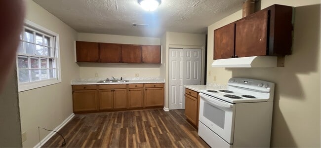 Photo - 712 Goodall Ave