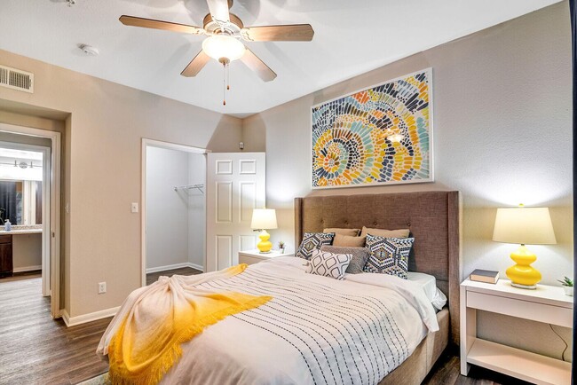 Photo - Hollister Place