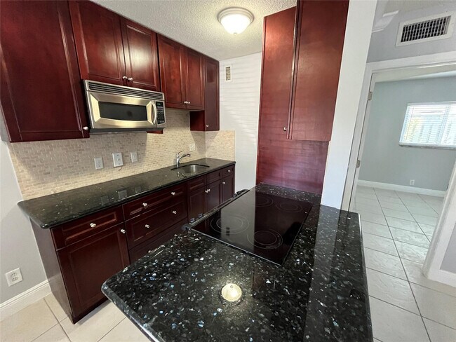 Building Photo - 1311 NE 18th St Unit 107