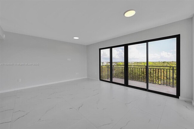 Photo - 840 NE 130th St Unidad 500
