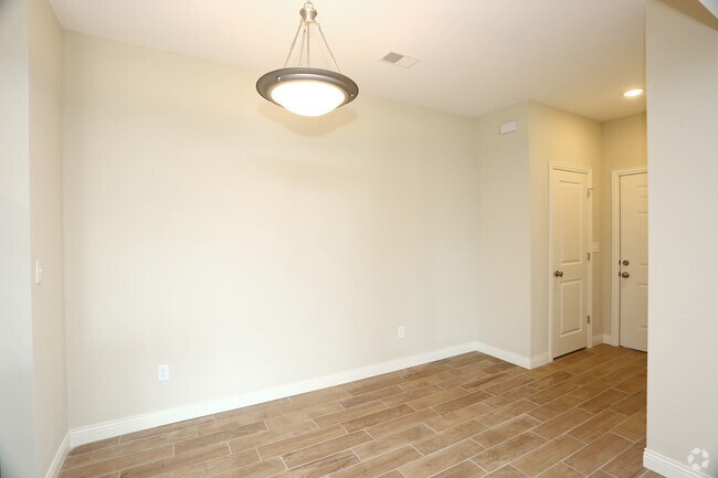 3BR, 3BA - 1,380 SF