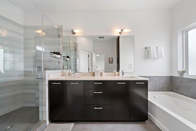 Photo - 3002 Hawkins St