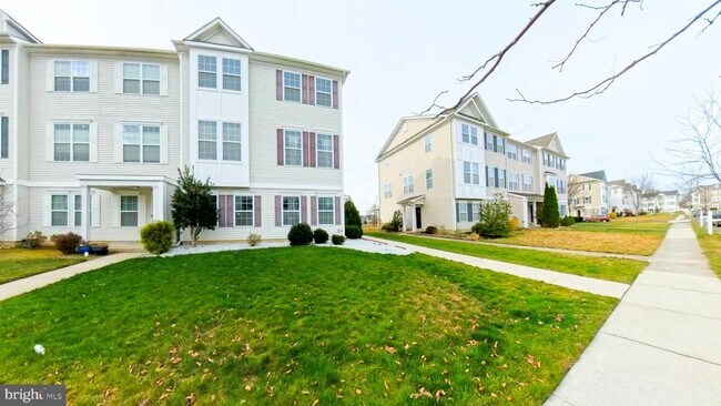 33 Mountie Ln