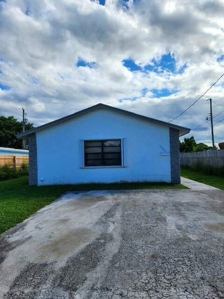Photo - 1565 W 36th St
