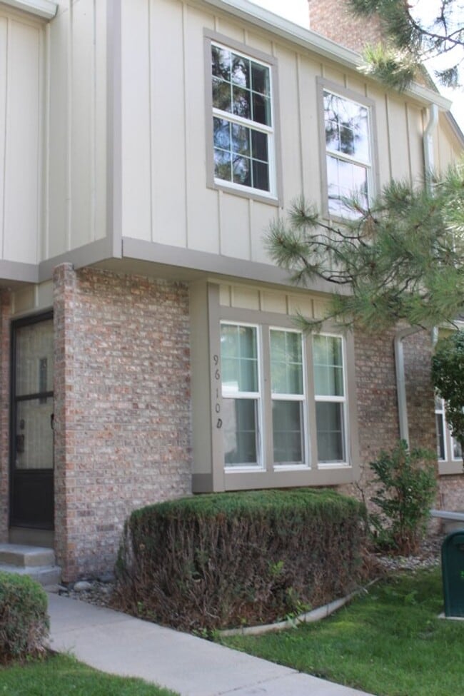Building Photo - Dakota Station - 2 BR/1 BA Condo! Unit D