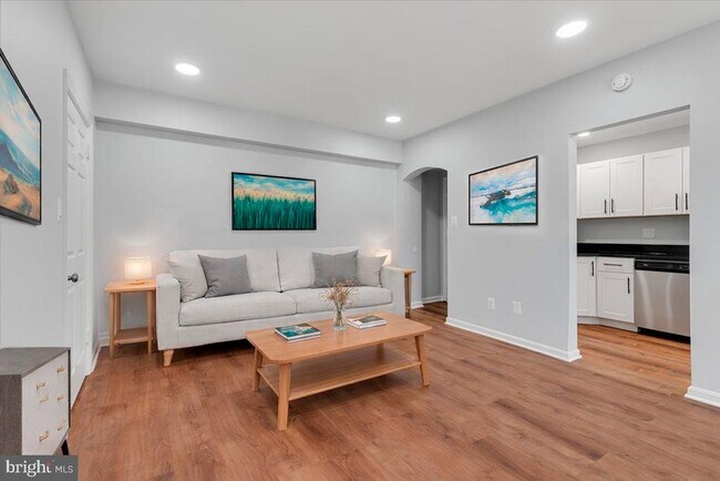 Photo - 1909 N Rhodes St Unidad 25