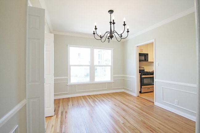 Photo - 1575 Manning Ave