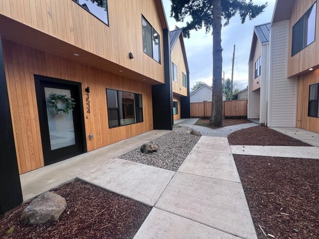 3534 NE 44th Ave
