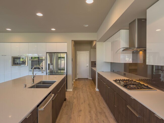 Photo - Stunning MainVue Home!