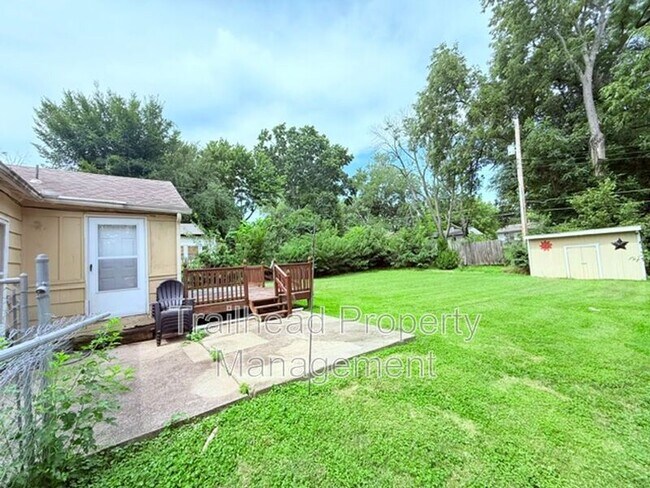 9812 E Linwood Blvd