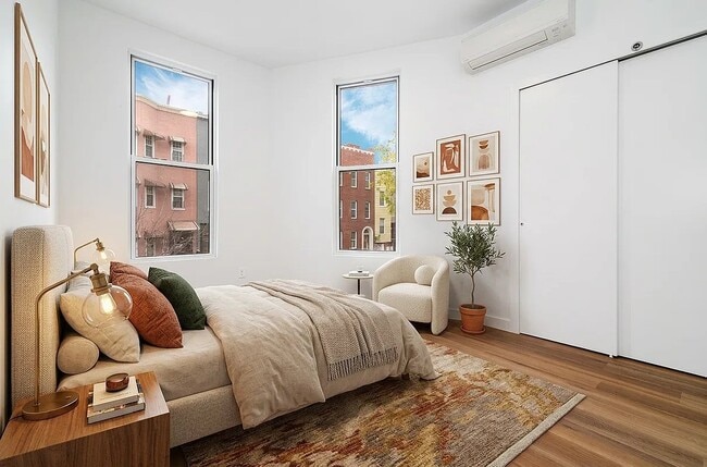 130 Cornelia St Unit 2