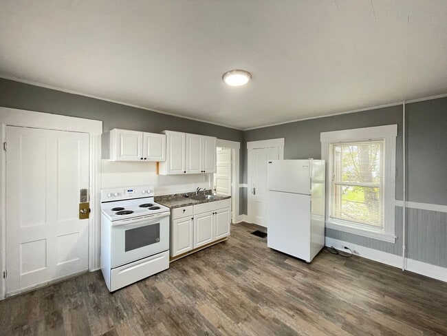 Building Photo - 421 Spruce St Unit 1