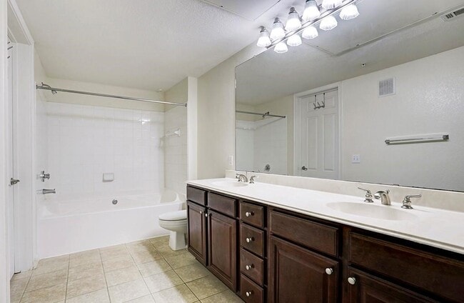 Building Photo - 7575 Kirby Dr Unit 2304