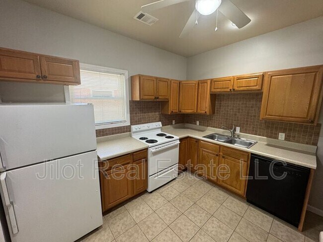 Photo - 1366 Clermont Ave Unit B
